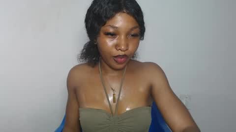 Snapshot of sexy_bluey247 chatting on April 6, 4:52 pm sexy_bluey247 online show from April 6, 4:52 pm