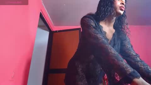 Snapshot of sexy_brunette818488 chatting on May 31, 3:47 am shantal online show from May 31, 3:47 am