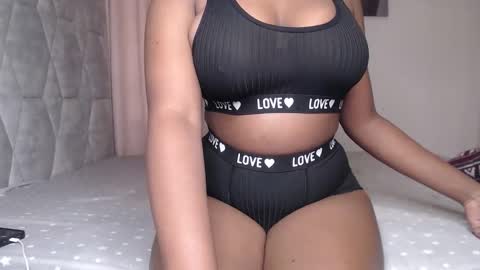 Snapshot of sexy_chocolata chatting on September 19, 9:32 am chocolata online show from September 19, 9:32 am