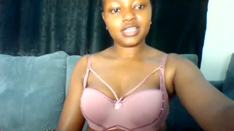 Snapshot of sexy_divaaa chatting on May 26, 8:54 am sexy_divaaa online show from May 26, 8:54 am