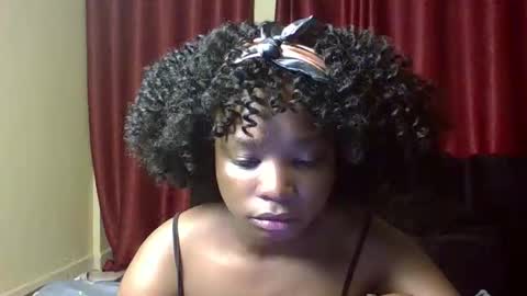 Snapshot of sexy_ebony_princess chatting on April 14, 12:27 am Trina online show from April 14, 12:27 am