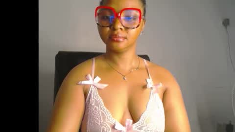 Snapshot of sexy_ebonygirl_ chatting on February 7, 6:33 pm Clara online show from February 7, 6:33 pm