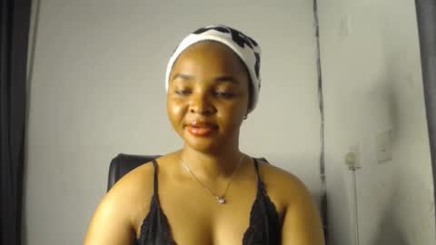 Snapshot of sexy_ebonygirl_ chatting on February 15, 7:54 pm Clara online show from February 15, 7:54 pm