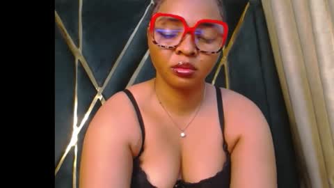 Snapshot of sexy_ebonygirl_ chatting on February 21, 9:16 pm Clara online show from February 21, 9:16 pm