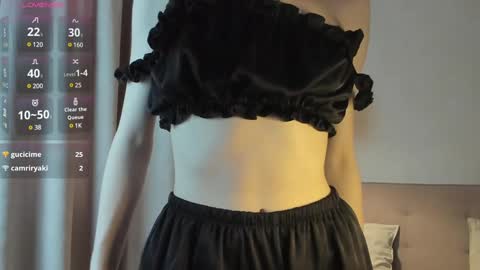 Snapshot of sexy_flora chatting on December 5, 6:43 am Flora online show from December 5, 6:43 am