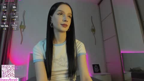 Snapshot of sexy_flora chatting on February 4, 6:25 am Flora online show from February 4, 6:25 am