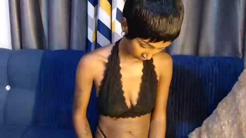 Snapshot of sexy_larisa chatting on December 14, 11:01 pm larisa online show from December 14, 11:01 pm