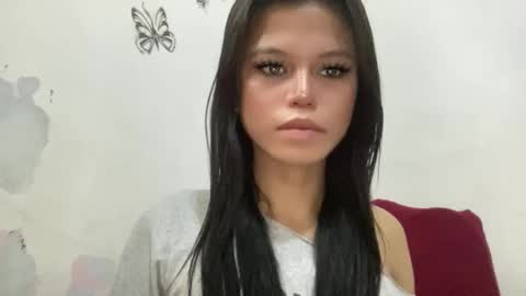 Nicole online show from May 22, 2:51 am