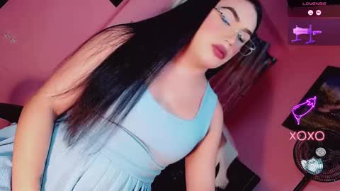 Snapshot of sexy_mysterious_dirty_girl chatting on November 23, 9:53 am queen online show from November 23, 9:53 am