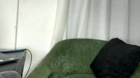 Snapshot of sexy_n_thick chatting on June 19, 2:27 am Lyn online show from June 19, 2:27 am