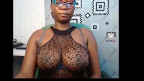 Snapshot of sexy_pearl12 chatting on January 6, 6:20 pm zoe online show from January 6, 6:20 pm