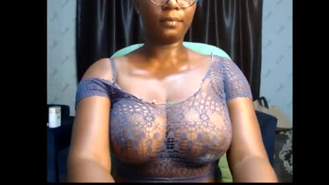 Snapshot of sexy_pearl12 chatting on February 10, 6:45 pm zoe online show from February 10, 6:45 pm