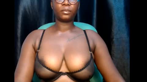 Snapshot of sexy_pearl12 chatting on March 12, 5:38 pm zoe online show from March 12, 5:38 pm