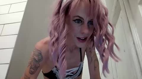 sexy scarlett cinnamon online show from November 18, 5:45 am