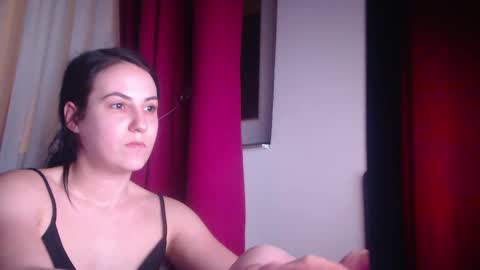 Snapshot of sexy_slimm25 chatting on March 6, 5:54 pm Slimm online show from March 6, 5:54 pm