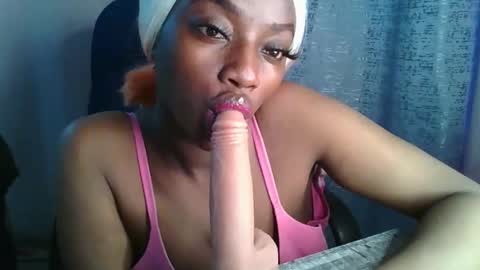 Snapshot of sexy_sweetcandy chatting on January 17, 6:29 am sexy sweetcandy online show from January 17, 6:29 am