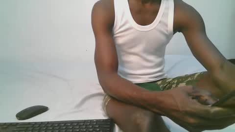 Snapshot of sexy_troy88 chatting on May 29, 4:27 pm Cedric cj online show from May 29, 4:27 pm