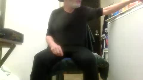 Snapshot of sexy_white_daddy chatting on April 19, 12:04 pm Daddy online show from April 19, 12:04 pm