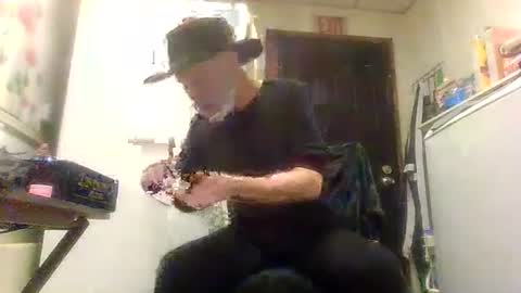 Snapshot of sexy_white_daddy chatting on April 19, 6:10 pm Daddy online show from April 19, 6:10 pm