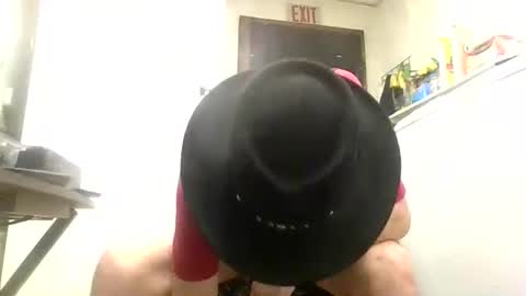 Snapshot of sexy_white_daddy chatting on April 21, 2:51 am Daddy online show from April 21, 2:51 am