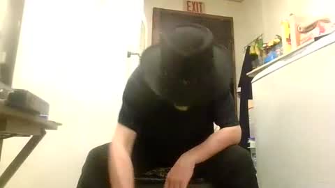 Snapshot of sexy_white_daddy chatting on April 21, 2:56 pm Daddy online show from April 21, 2:56 pm