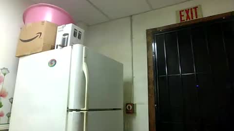 Snapshot of sexy_white_daddy chatting on April 28, 2:55 pm Daddy online show from April 28, 2:55 pm
