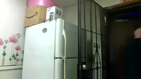 Snapshot of sexy_white_daddy chatting on May 1, 12:54 pm Daddy online show from May 1, 12:54 pm