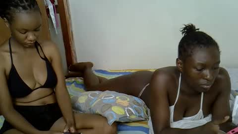 Snapshot of sexy_zola chatting on May 17, 7:32 pm Im Zola online show from May 17, 7:32 pm
