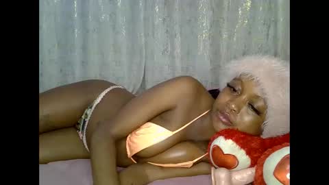 Snapshot of sexyasspetitte_ chatting on May 27, 11:35 pm sexyasspetitte_ online show from May 27, 11:35 pm