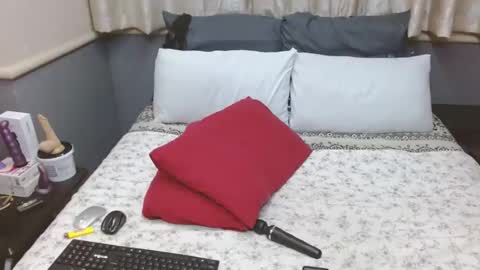 Snapshot of sexyassshaz chatting on December 10, 12:17 am shazz online show from December 10, 12:17 am