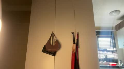 sexyasszeeee online show from March 27, 9:10 am