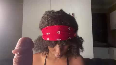 sexyasszeeee online show from April 15, 6:59 pm