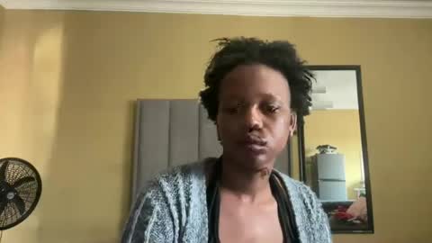 Snapshot of sexyasszeeee chatting on June 22, 9:28 am sexyasszeeee online show from June 22, 9:28 am