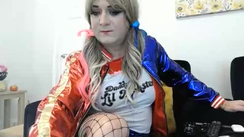 Snapshot of sexybeckyuk chatting on October 25, 10:12 am Becky online show from October 25, 10:12 am