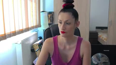 Snapshot of sexybeeaa chatting on July 12, 9:11 am SexyBea online show from July 12, 9:11 am