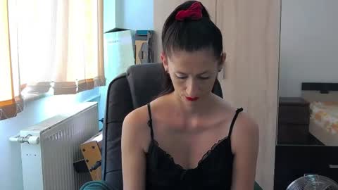 Snapshot of sexybeeaa chatting on July 13, 7:55 am SexyBea online show from July 13, 7:55 am
