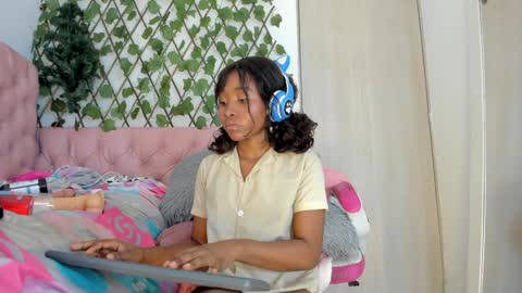 Snapshot of sexybrunnetem chatting on January 8, 10:04 am sofia online show from January 8, 10:04 am