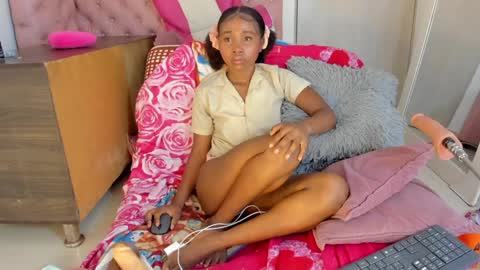 Snapshot of sexybrunnetem chatting on February 4, 5:21 am sofia online show from February 4, 5:21 am