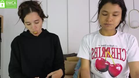 Snapshot of sexychanell_18 chatting on April 24, 1:46 pm chanell and yina online show from April 24, 1:46 pm