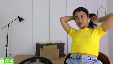 Snapshot of sexychanell_18 chatting on June 26, 1:37 pm chanell and yina online show from June 26, 1:37 pm