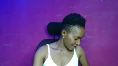 Snapshot of sexydoll32 chatting on March 31, 2:02 am sexydoll32 online show from March 31, 2:02 am