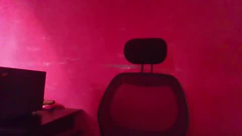 Snapshot of sexydoll32 chatting on April 9, 9:15 am sexydoll32 online show from April 9, 9:15 am
