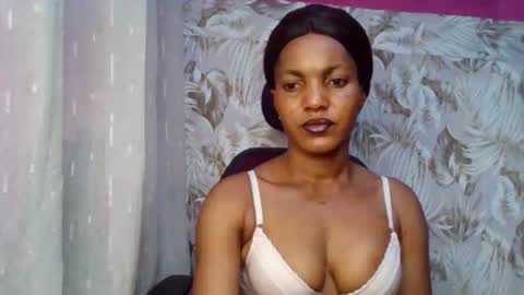 Snapshot of sexydoll32 chatting on April 26, 12:19 am sexydoll32 online show from April 26, 12:19 am