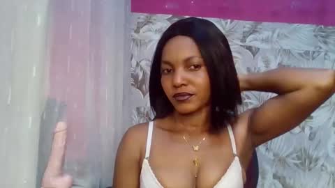 Snapshot of sexydoll32 chatting on April 27, 11:25 pm sexydoll32 online show from April 27, 11:25 pm