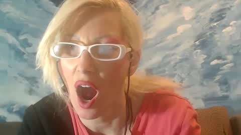 Snapshot of sexyeni chatting on December 18, 3:04 am ENI pvt moan your name WHEN I M NOT online you tell me in SNAPCHAT deal yes add me... FREE TWITTER magiconline101...... online show from December 18, 3:04 am