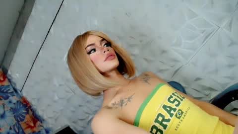 Snapshot of sexyhotbabe18 chatting on January 30, 12:29 am sexyhotbabe18 online show from January 30, 12:29 am