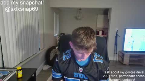 Snapshot of sexylax69 chatting on October 6, 12:41 am sexylax69 online show from October 6, 12:41 am