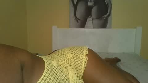 Snapshot of sexylily25 chatting on October 19, 2:56 am lily online show from October 19, 2:56 am