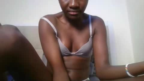 sexylina25 online show from March 12, 10:38 pm