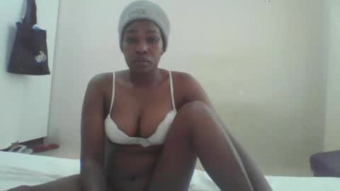 Snapshot of sexylindah chatting on June 15, 5:31 am sexylindah online show from June 15, 5:31 am